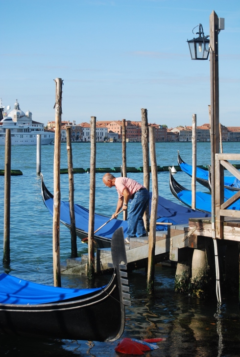 good morning venezia! preparing the gondola at Piazza san marco pier
